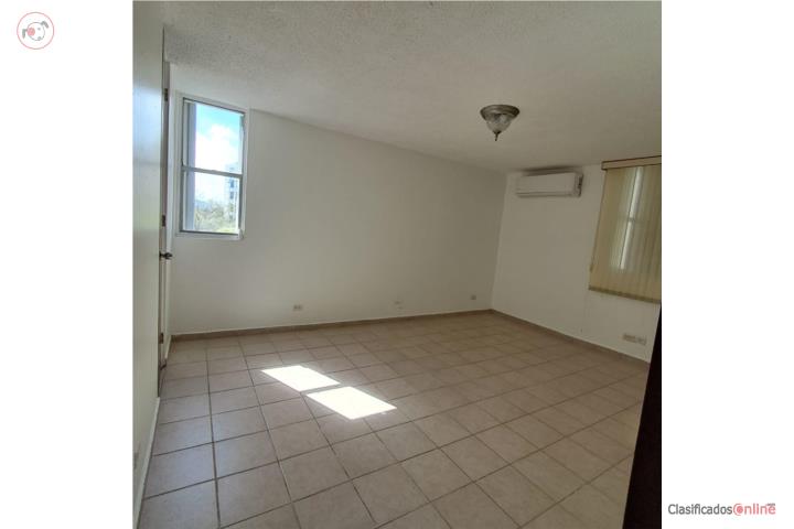 Spacious apartment in Hato Rey, water included