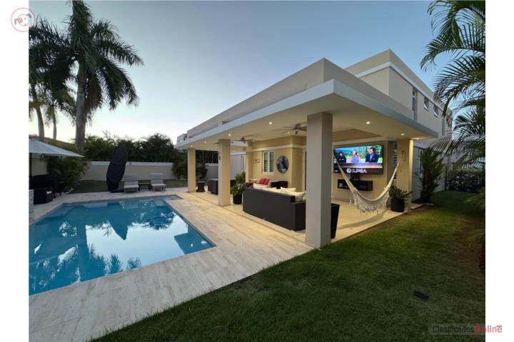 Paseo Corales I Residence with pool