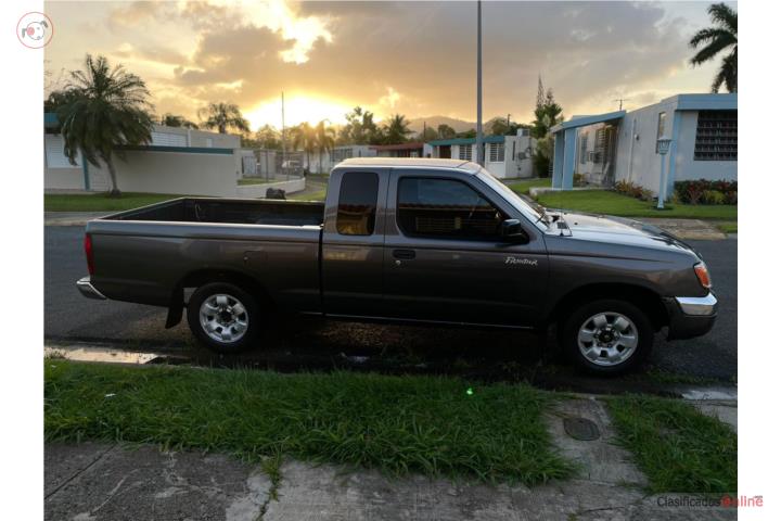 2000 Nissan Frontier Pickup - Clean!