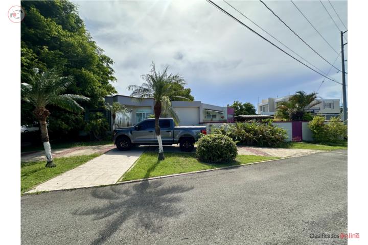 Large house with pool, 4 bed/4 bath, Arecibo