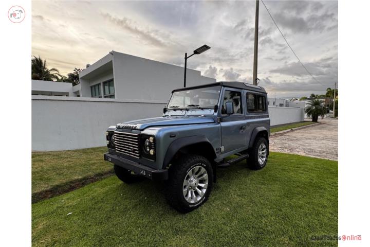 Land Rover 90 Restomod with Chevrolet V8 LS3 engine