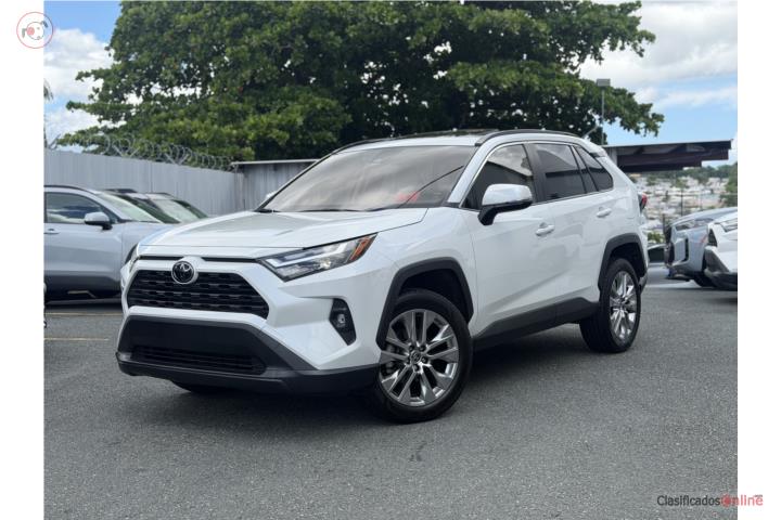 Rav4 XLE Premium / Clean!
