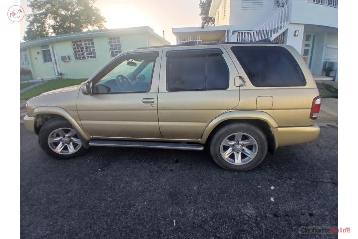 2004 Nissan Pathfinder $3,000