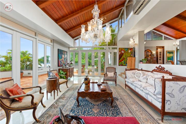 La Villa De Torrimar - Artful Elegance