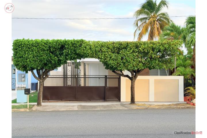 Santa Teresita District, Ponce: Renovated Property