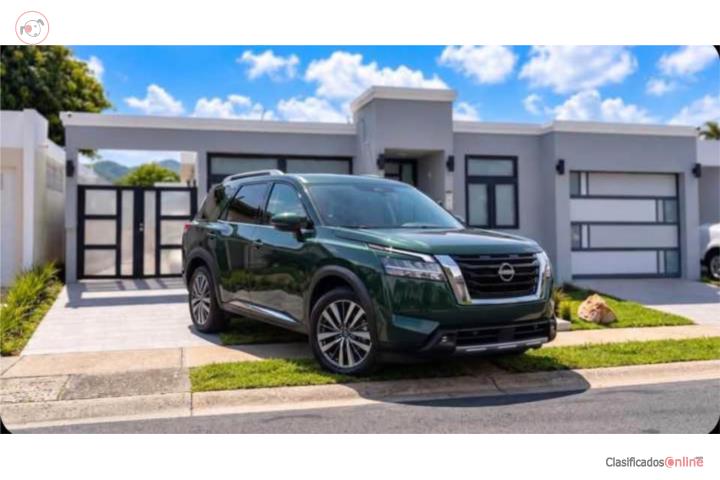 2023 Nissan Pathfinder SL with panoramic roof and leather interior