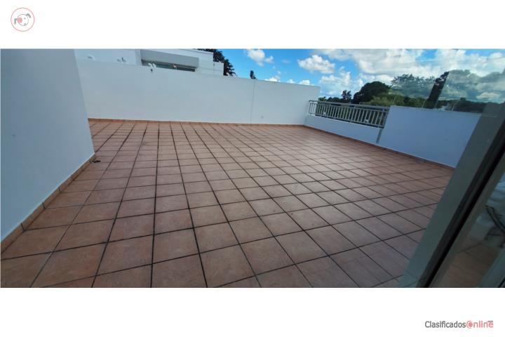 Spacious Townhouse with Terrace - Facing Shopping Paseos