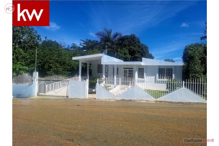 Caimital Alto Neighborhood - House in Aguadilla