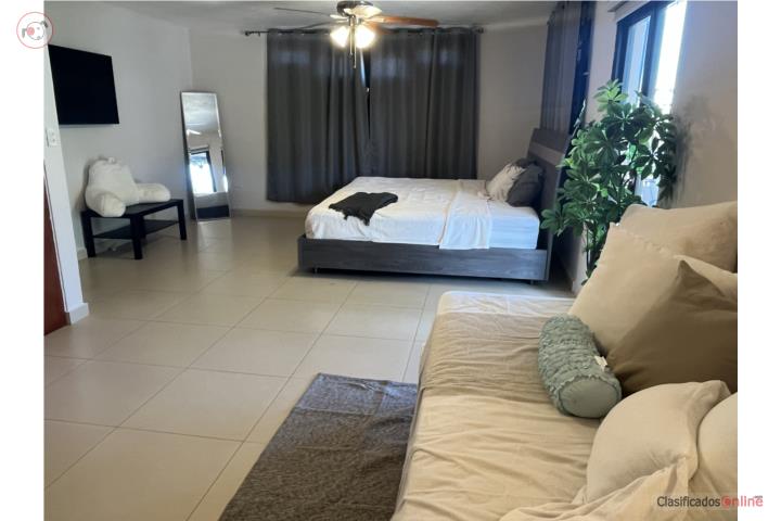 Spacious and centrally located house (4 bedrooms/2 bathrooms)