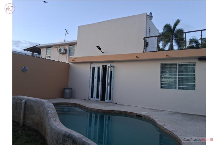 House in Levittown, 4 bedrooms, 2 bathrooms and pool