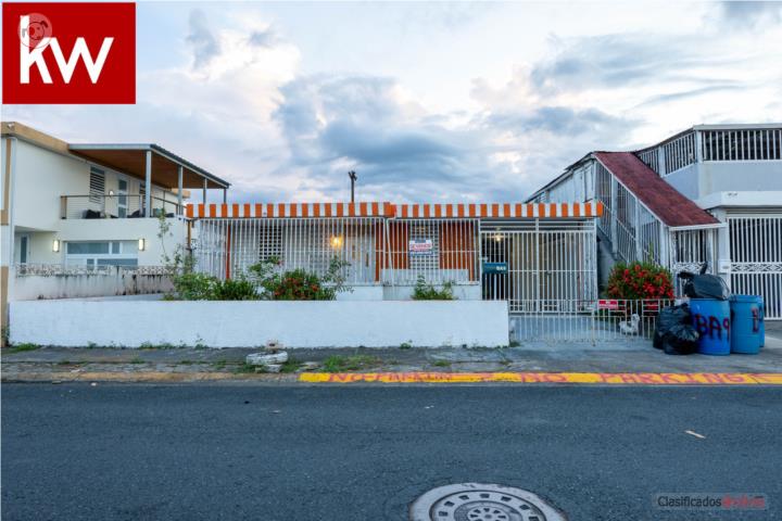 Levitown Lakes Estate - House in Toa Baja