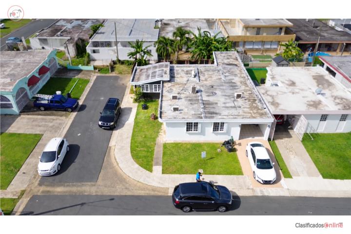 Spacious Corner House - Pet Friendly - Central Location