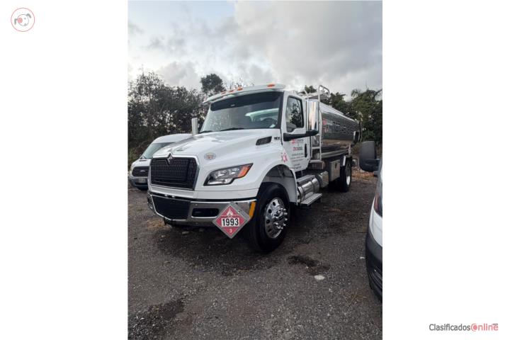 Diesel tanker truck 2800 gal