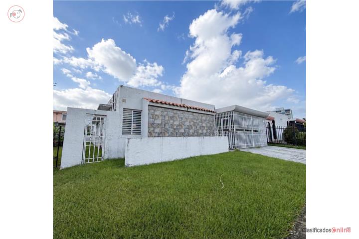 Torremolinos Single-Story House Guaynabo